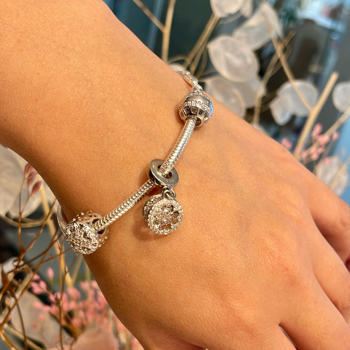 Pulsera con charms plata