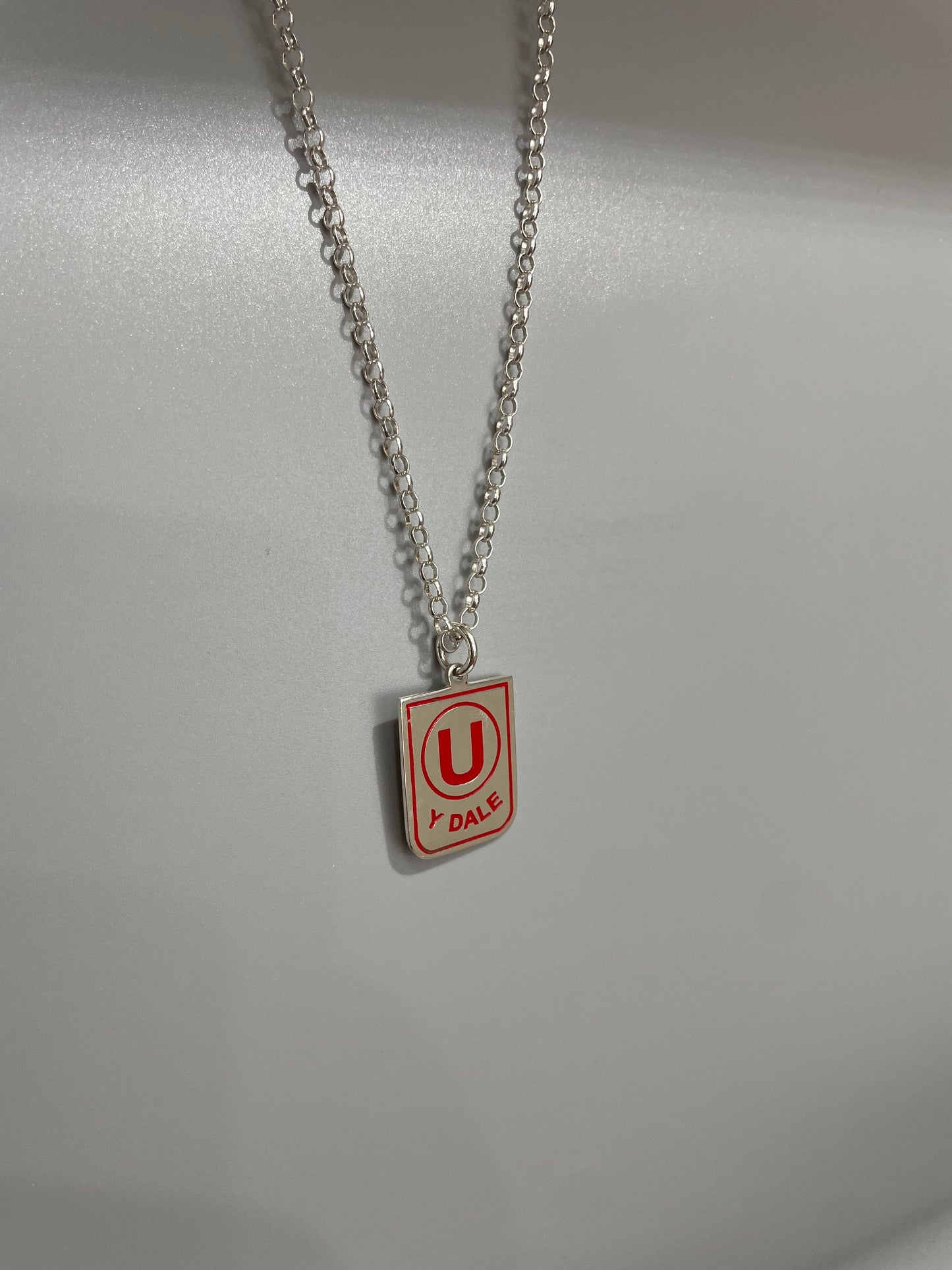 Cadena y dije Universitario de deportes en plata