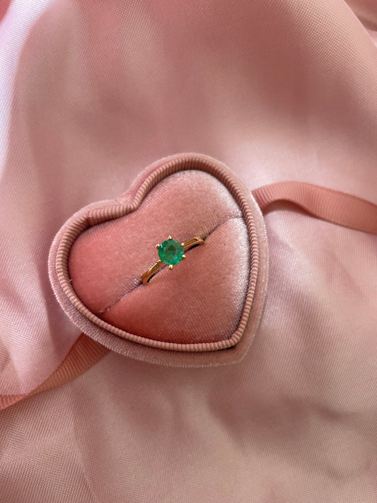 Anillo en oro 18k con esmeralda natural