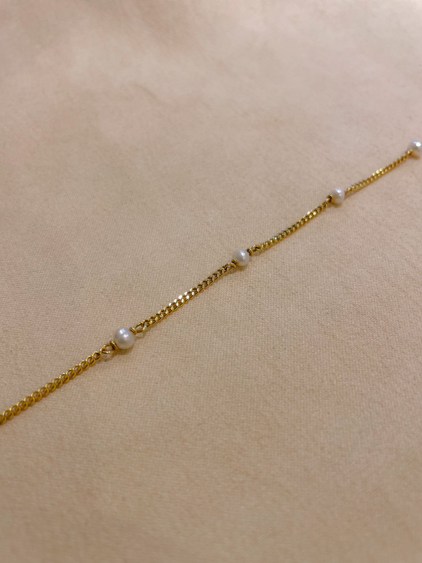 PULSERA ORO 18K Y PERLAS DEL RÍO