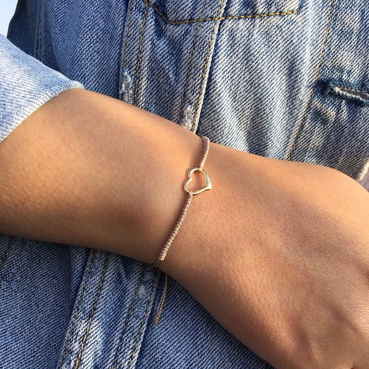 Pulsera hilo infinito corazón calado